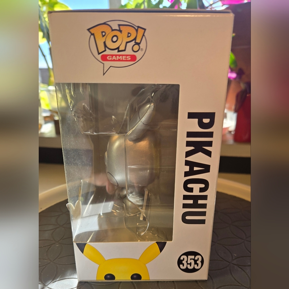 Funko Pop! Games: Pokémon 353 Pikachu Silver Vinyl Figure - Picture 2 of 8